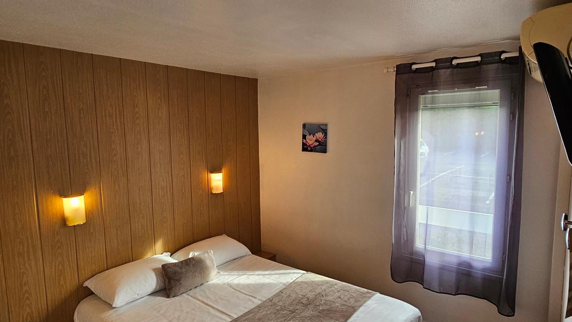 Brit Hotel Essentiel Pau Lescar Dış mekan fotoğraf