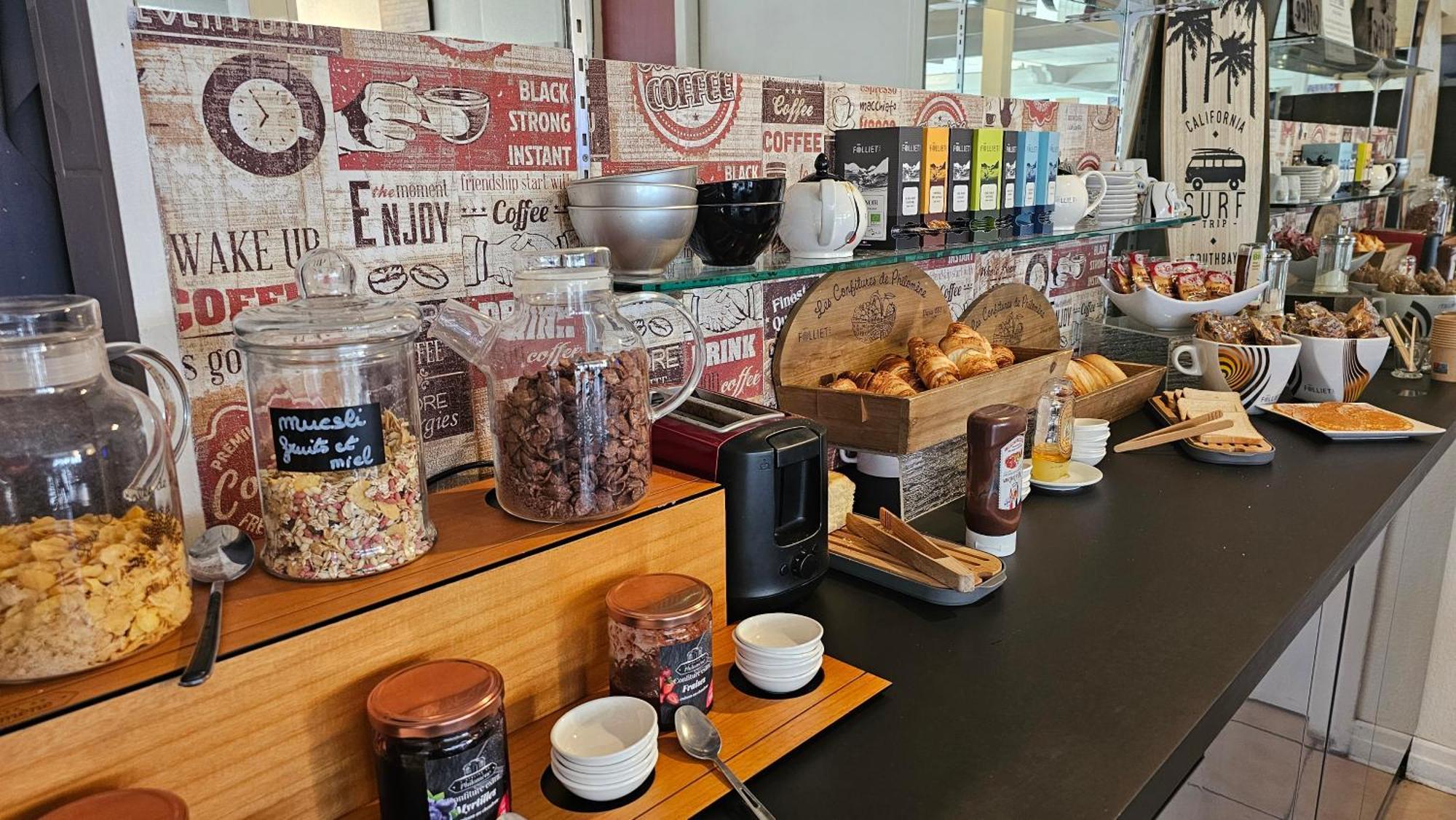 Brit Hotel Essentiel Pau Lescar Dış mekan fotoğraf