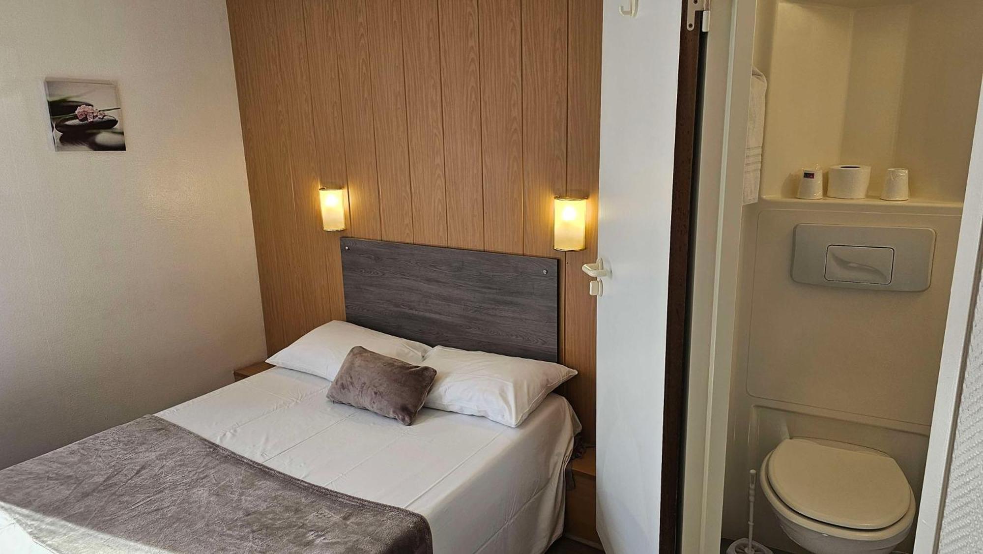 Brit Hotel Essentiel Pau Lescar Dış mekan fotoğraf