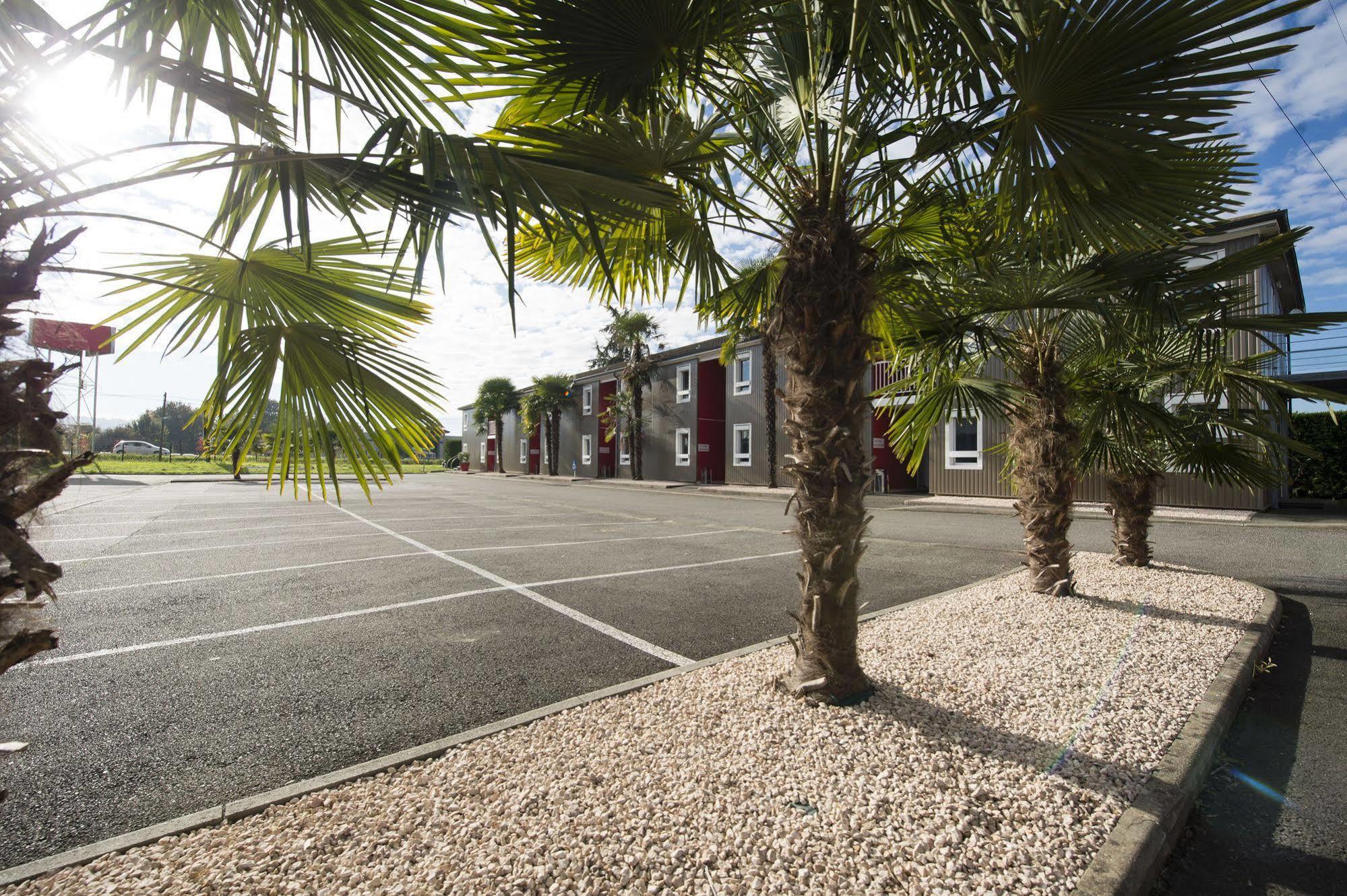 Brit Hotel Essentiel Pau Lescar Dış mekan fotoğraf